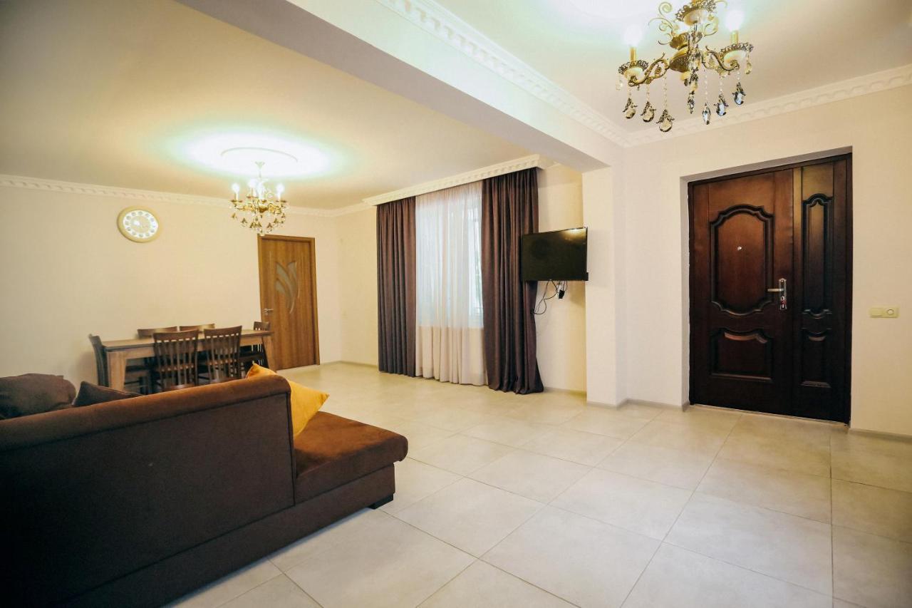 Bebo Babu Guest House Kutaisi Eksteriør bilde
